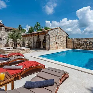 Casa Di Roccia Marčana
